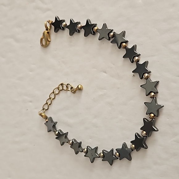 Hematite Star & Goldtone 7"L Bracelet - Picture 1 of 4